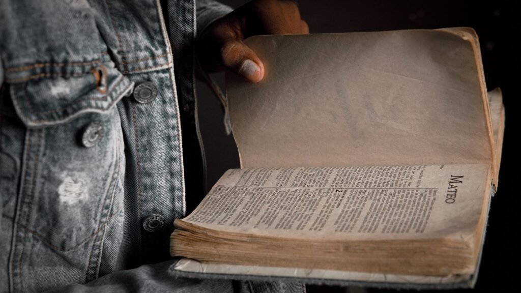 Scripture in Sketch: The Art of Meditative Bible Verse Drawing